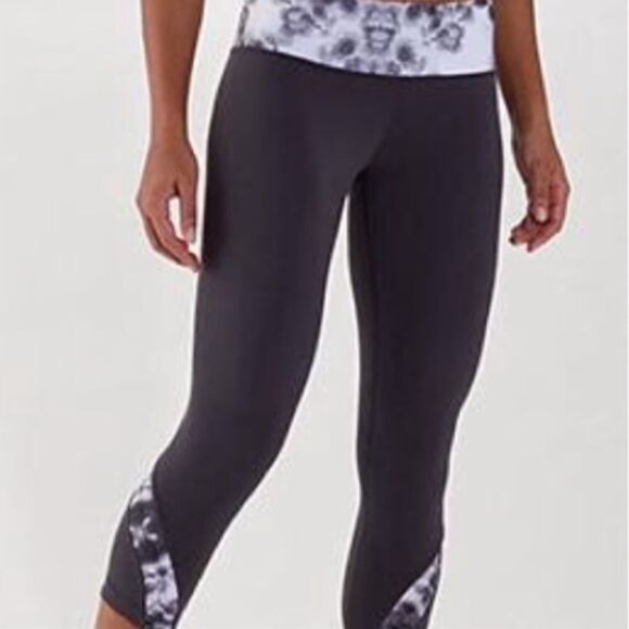 Lululemon Yogi Dance Pants cropped black roses. - Picture 1 of 8
